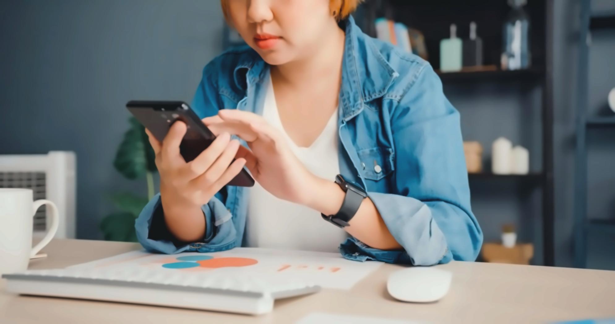 Detaillierte Finanzauswertungen mit Diagrammen und Kennzahlen