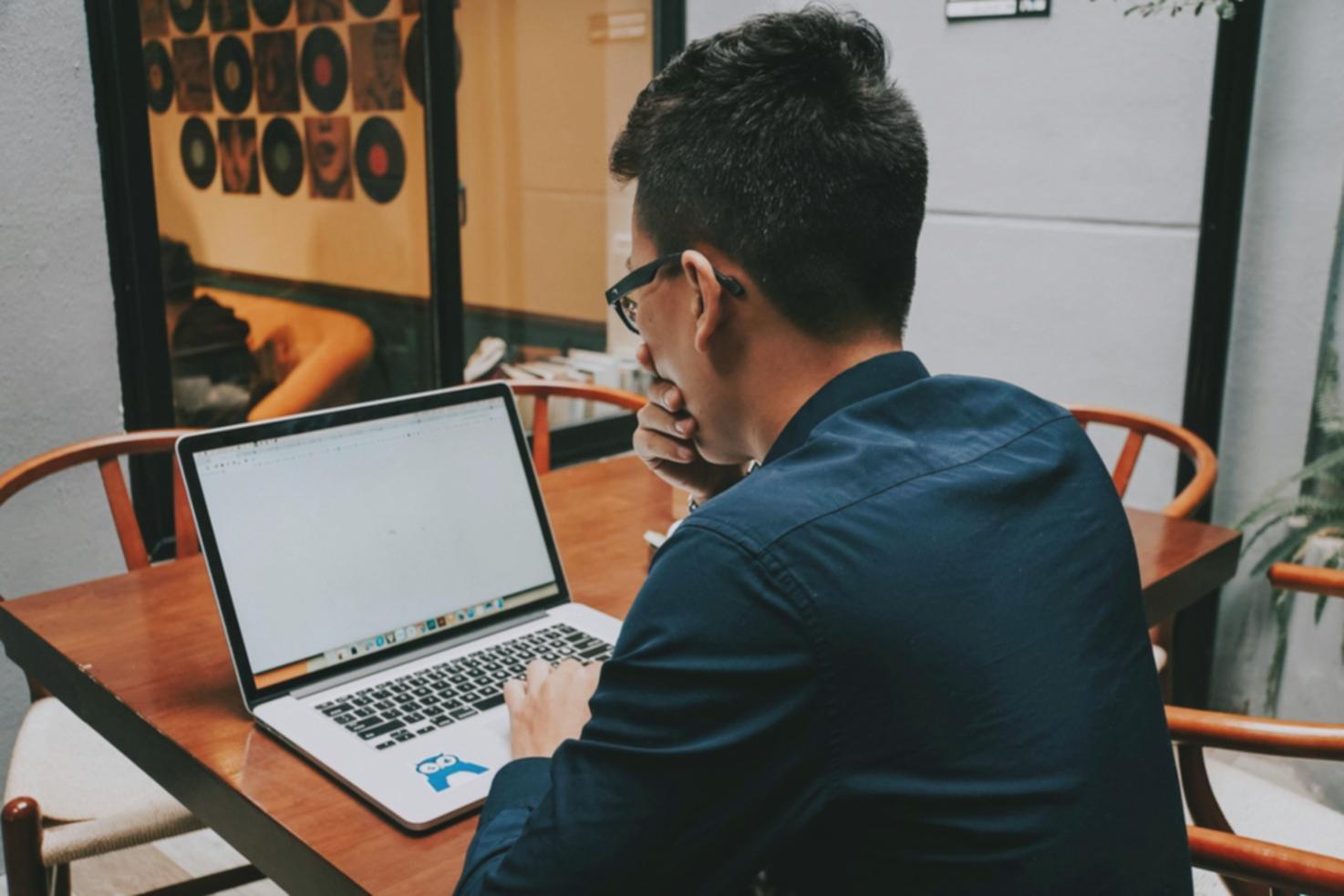 Praktische Übungen mit echten Finanzdaten in Tabellenkalkulationen